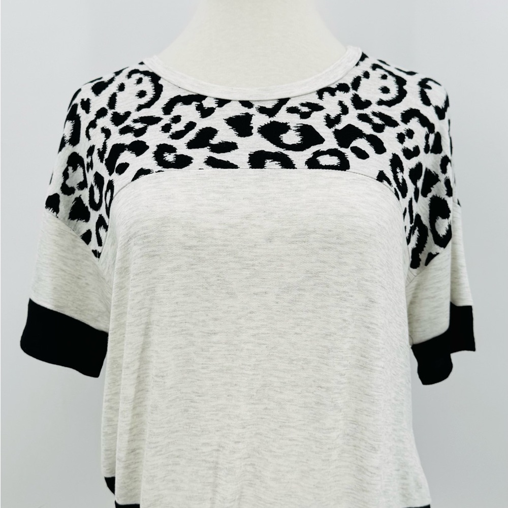 Moa Moa Leopard Print Paneled Women's Tee in Black & Cream, M